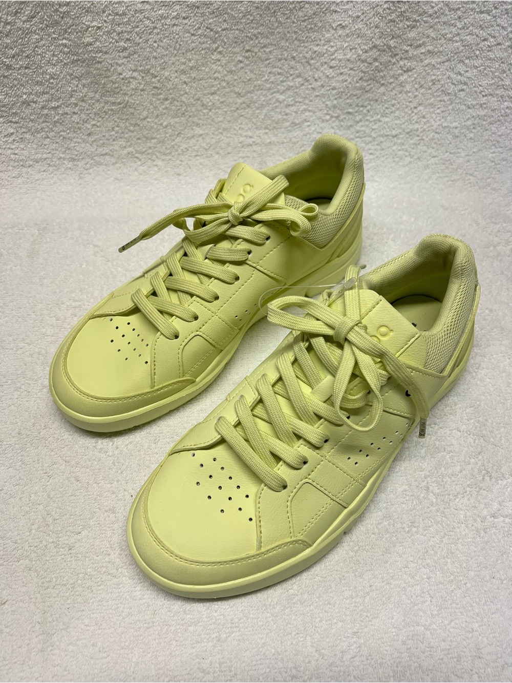 On Running On cloud Women’s Green Yellow Low-Top Sneakers Size 8.5